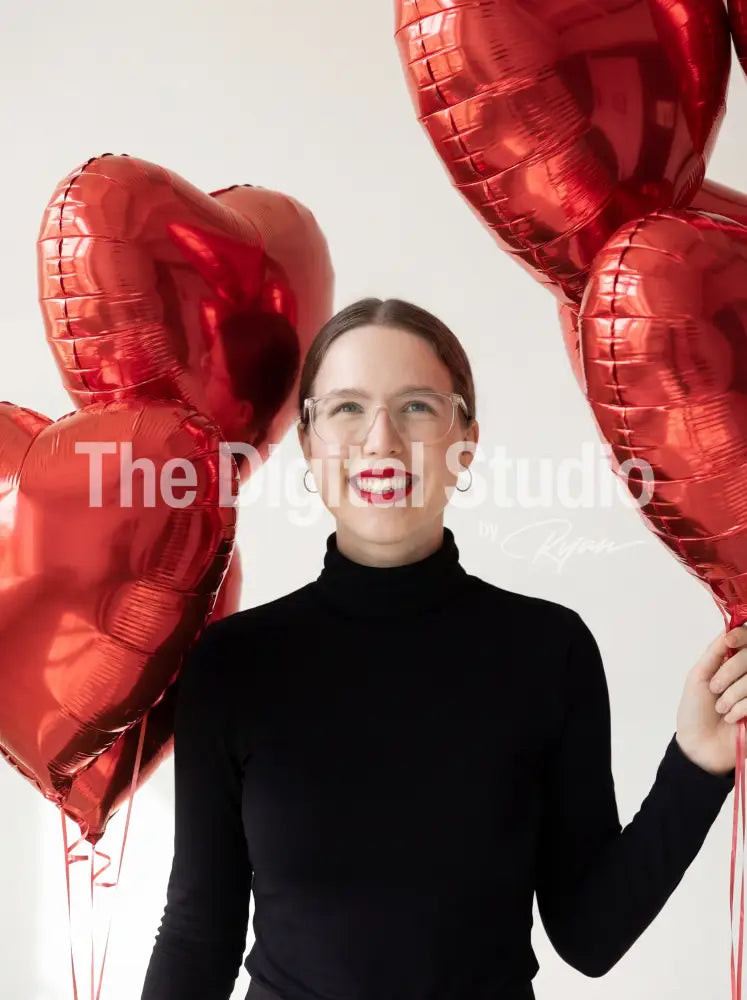 Heart Eyes Balloon – Black Outfit Edit